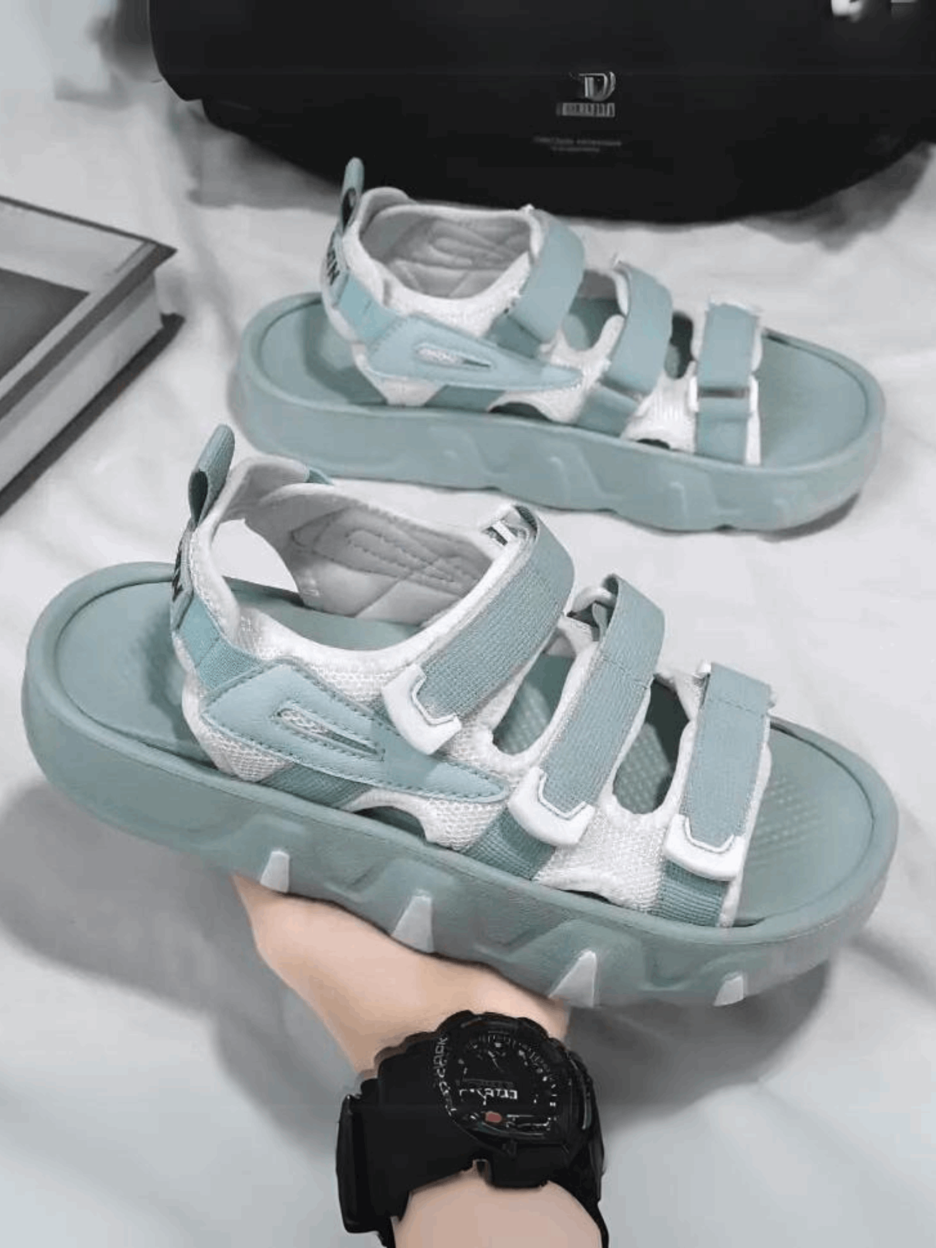 THE HYBRID SANDAL